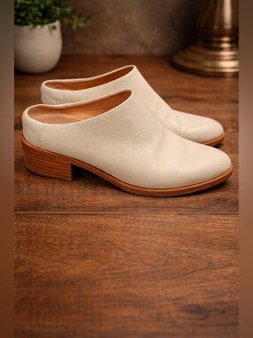 Poppy barley Women's Cream Leather Slip-On Heel Mules size 10